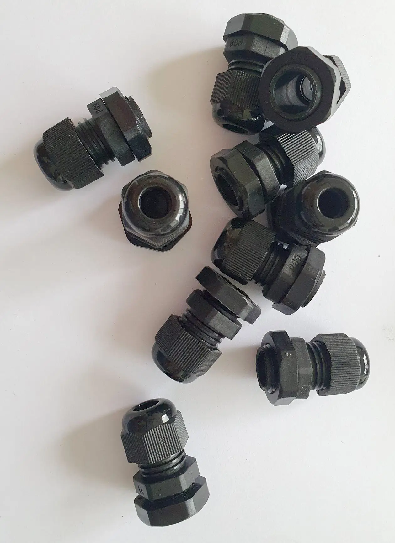CABLE GLANDS P69